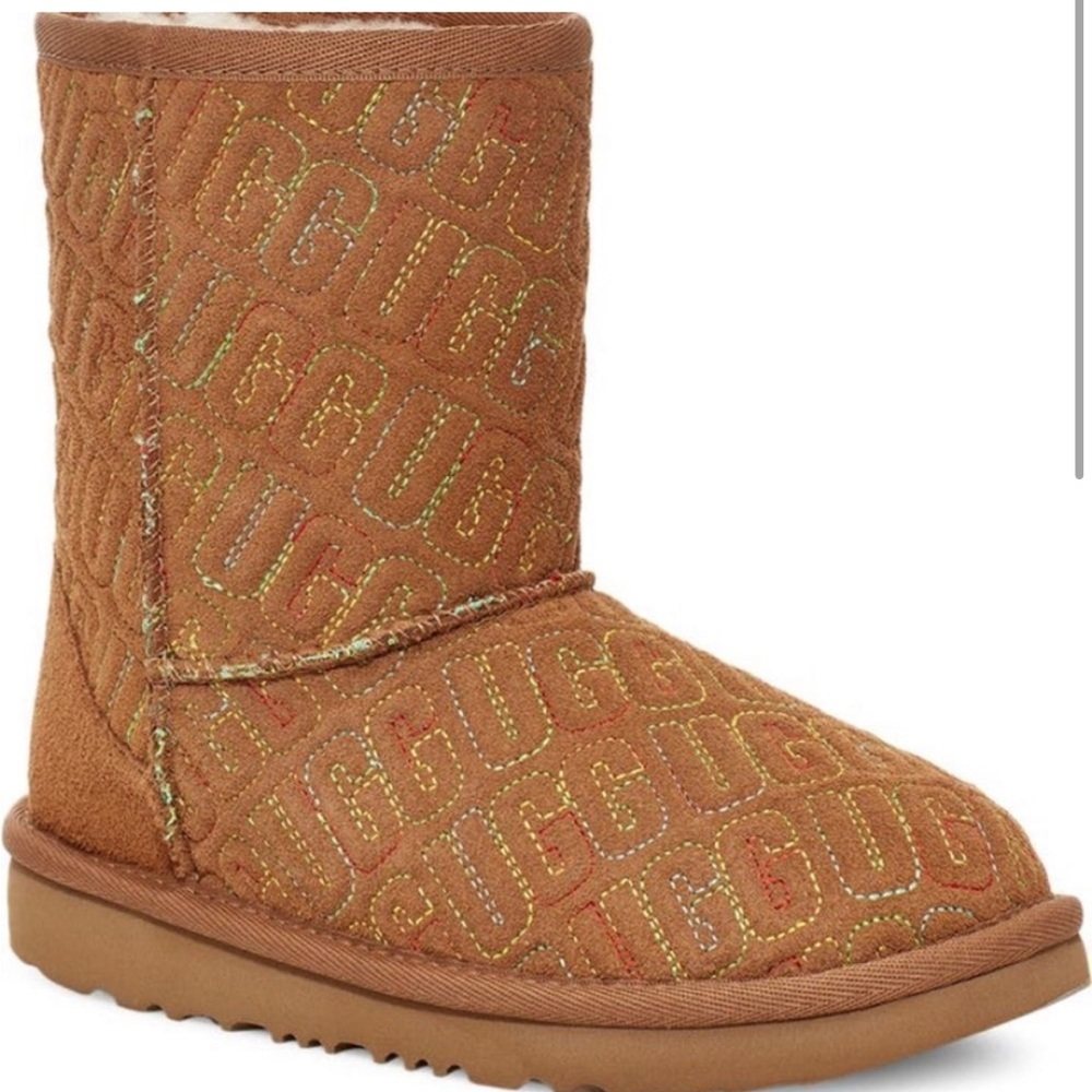 UGG kids classic short boots with logo stitching size 3 big kids